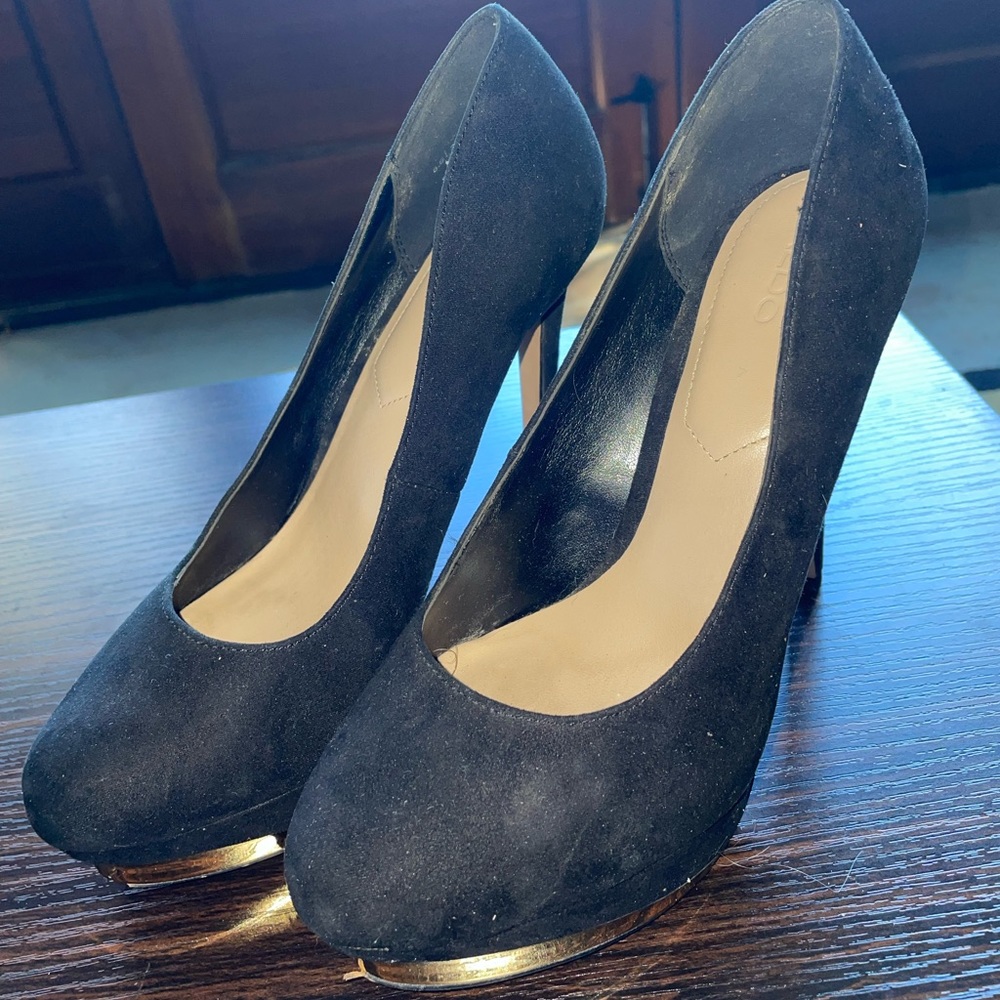 Aldo Grey Suede Pumps